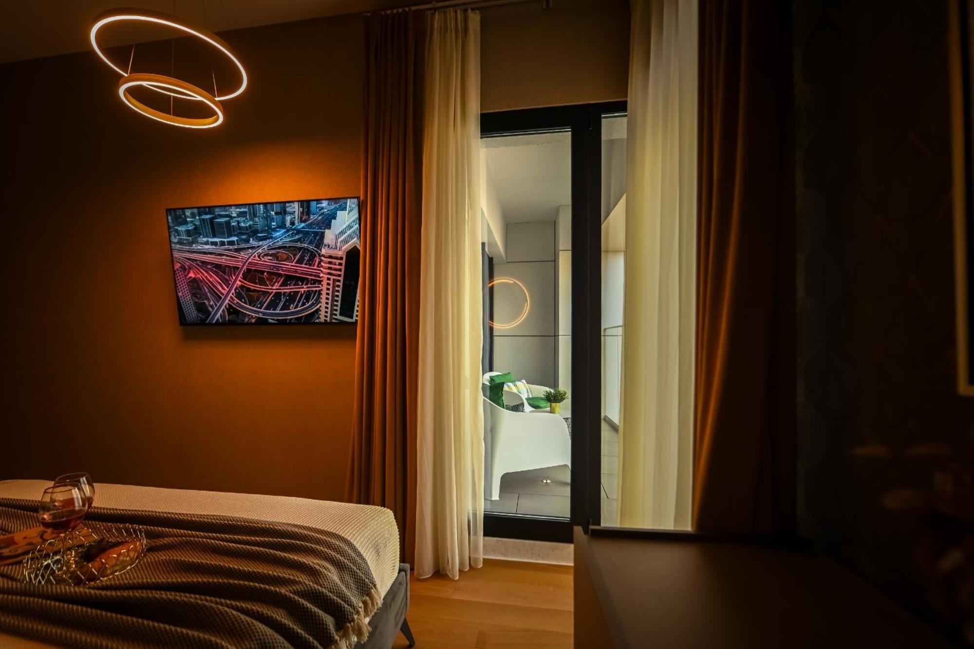 One Verdi Park Exclusive Apartments - Panoramic View & Private Parking Бухарест Номер фото